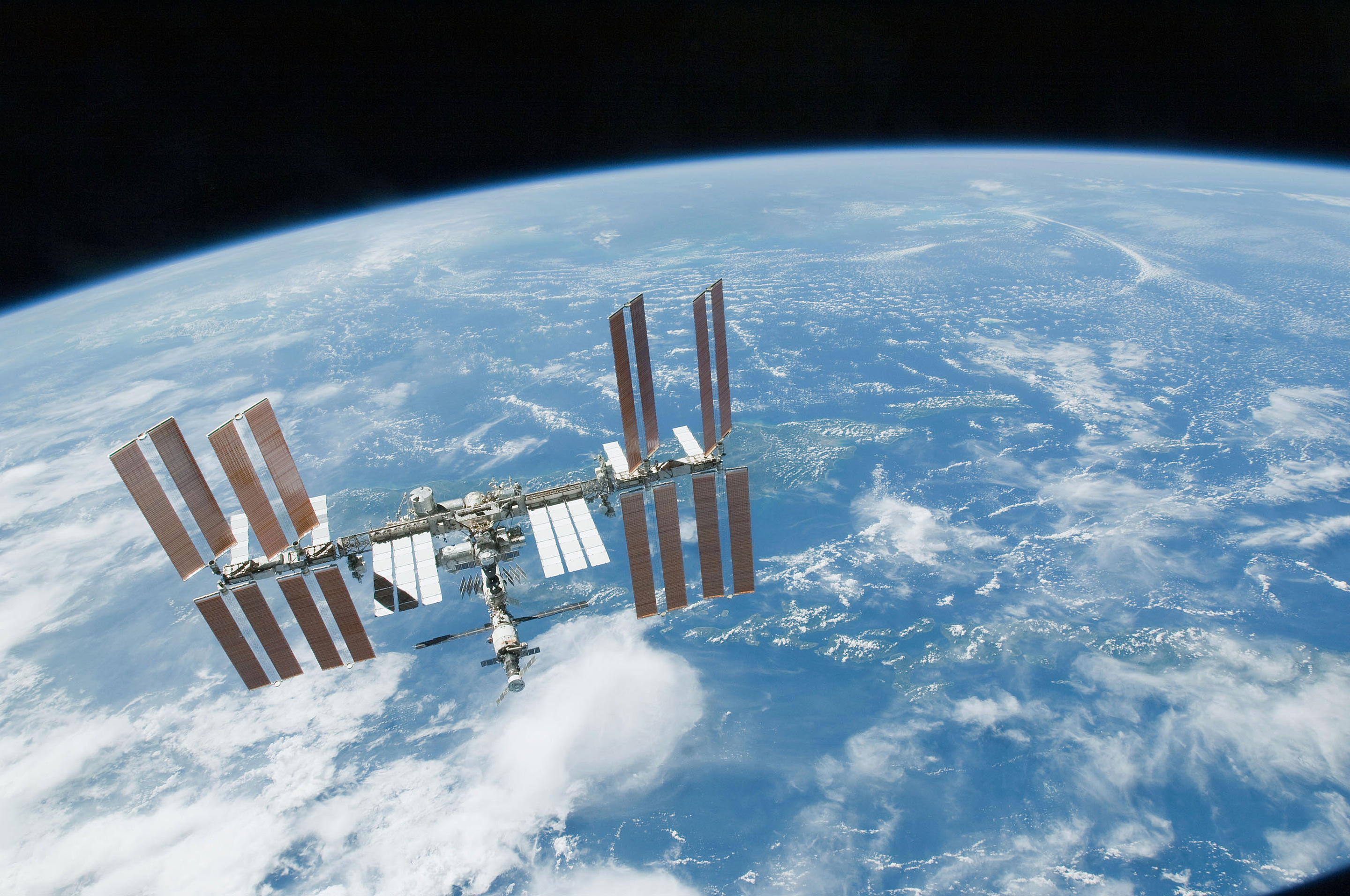 ISS_backdropped_by_a_blue_and_white_part_of_Earth