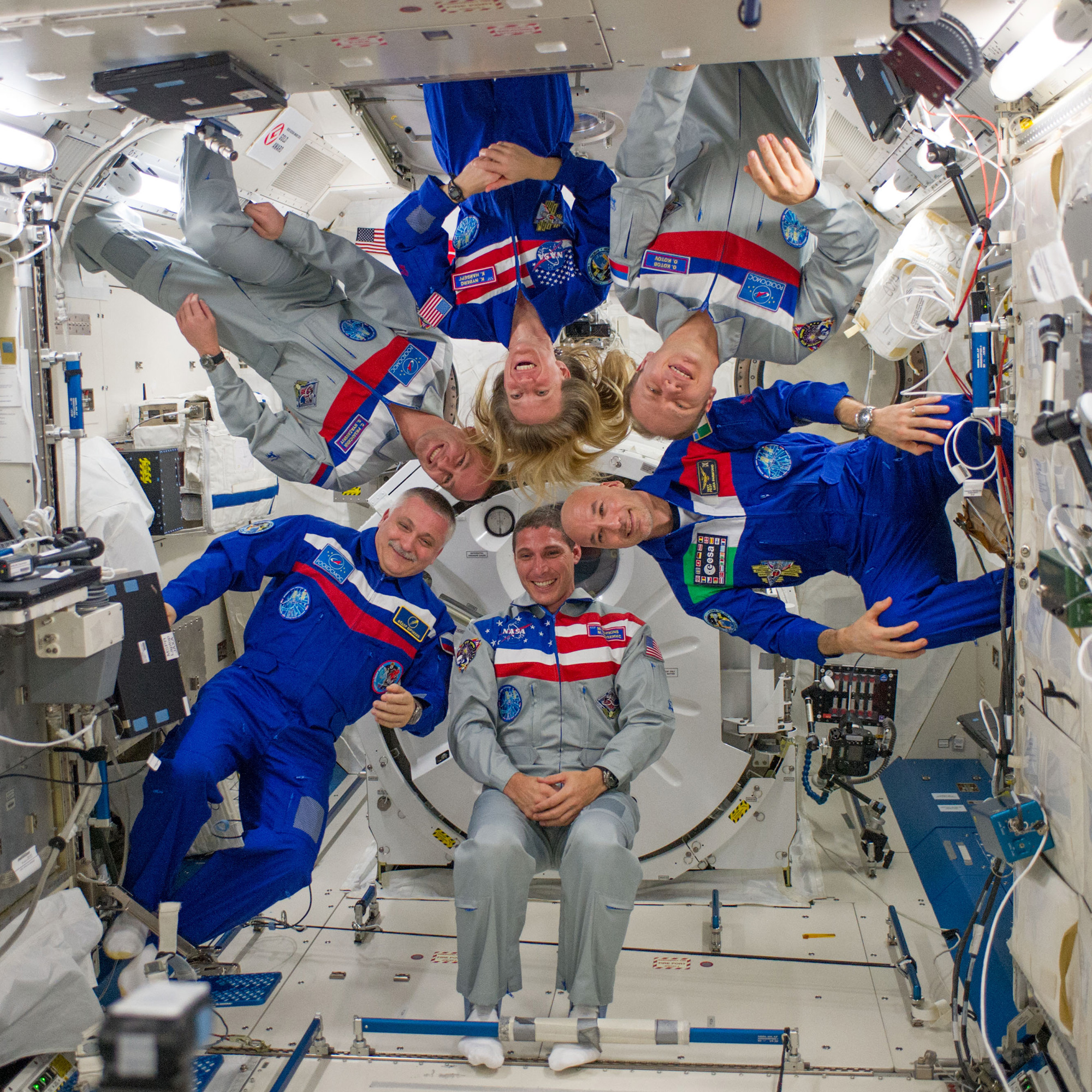 Expedition_37_in-flight_crew_portrait_(2)