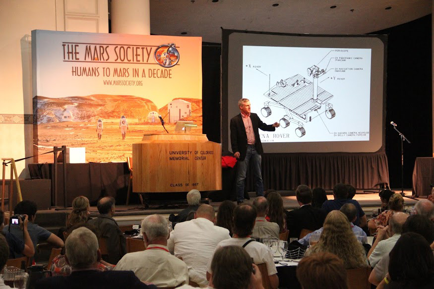 2013 Mars Pioneer Award recipient and convention banquet keynote speaker Dr. Steve Squyres.