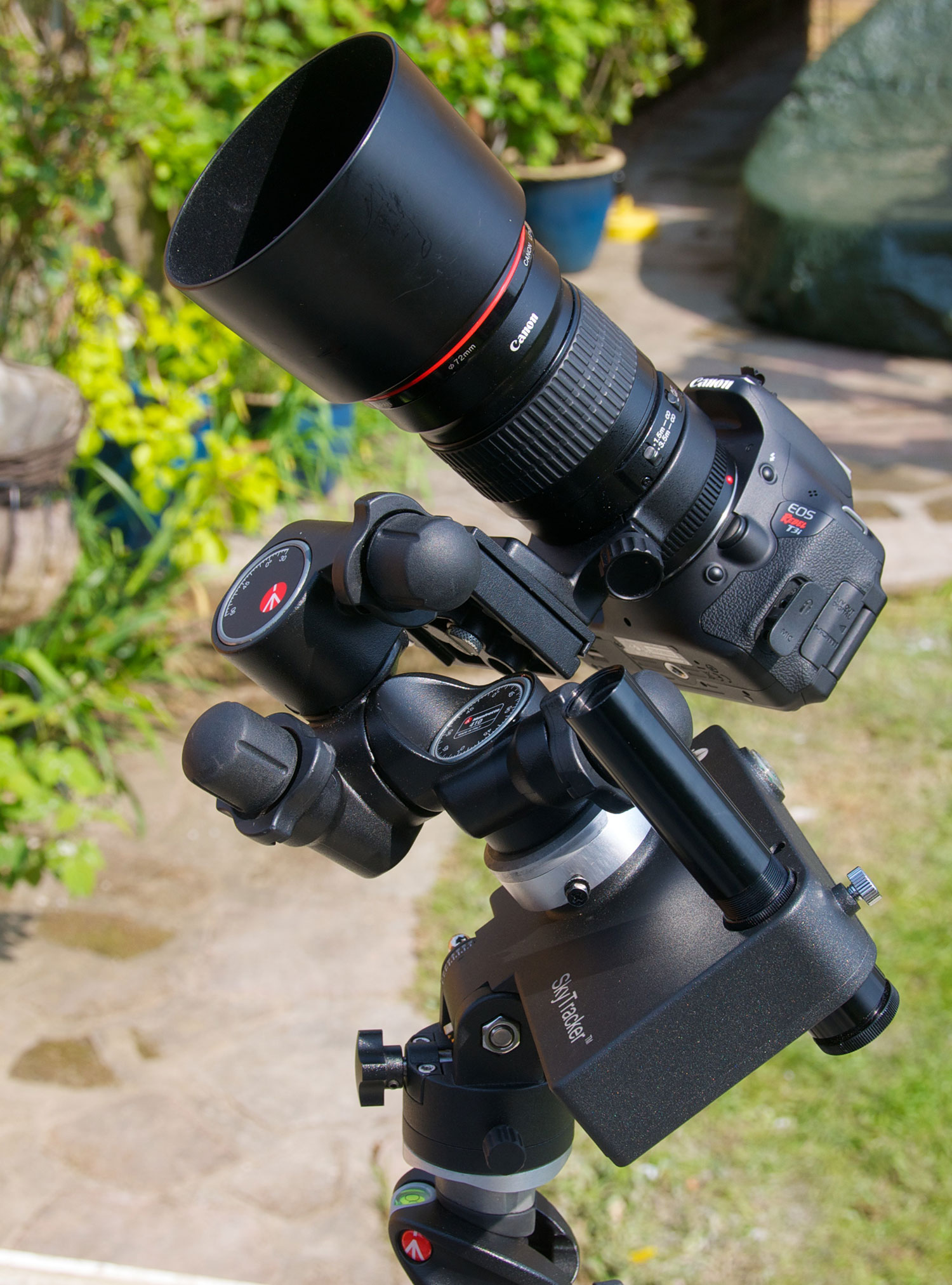Performing astrophotography doesn’t require a telescope. A DSLR camera can be coupled with the iOptron SkyTracker to produce pretty good long exposure images. Credit: Mike Barrett/www.wired4space.com
