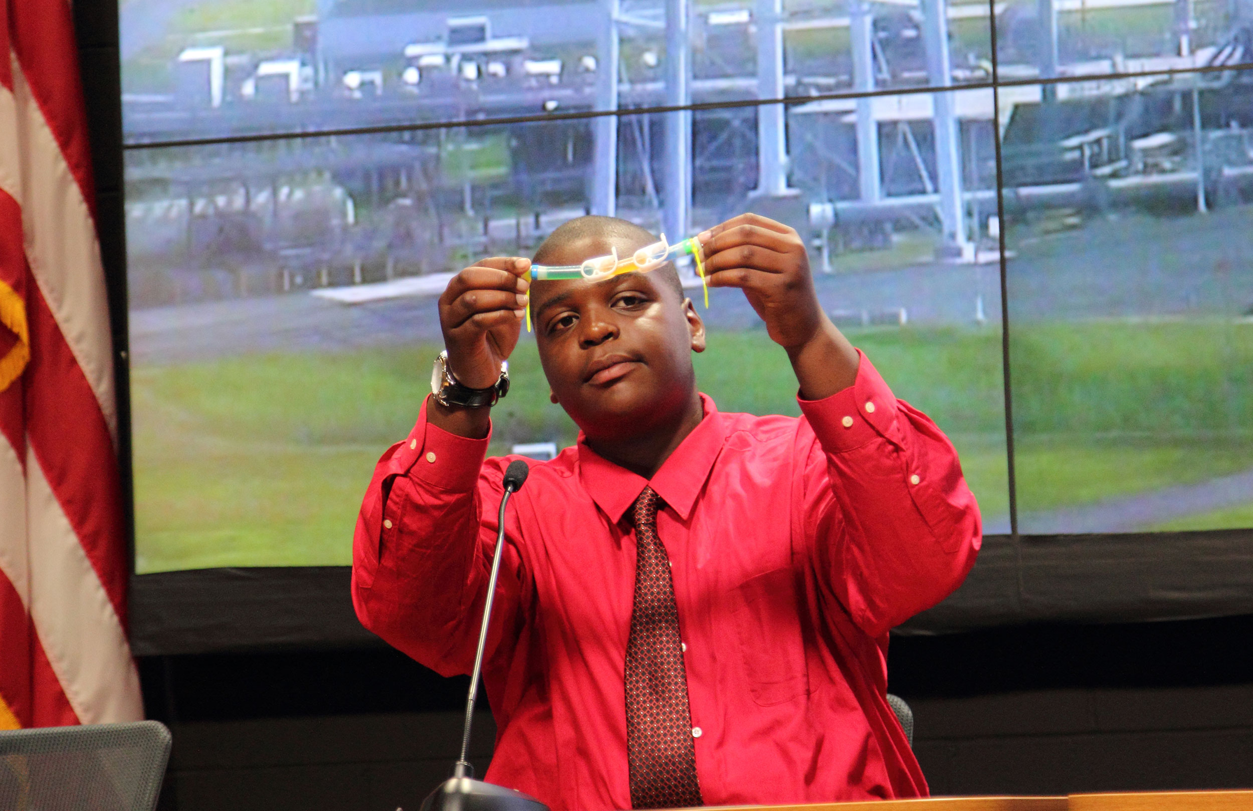 Zaire McQueen, from Milton Olive Middle School, Wyandanch Union Free School District, NY, hold sup and describes the experiment for which he is the co-principal investigator. Credit: Lloyd Campbell