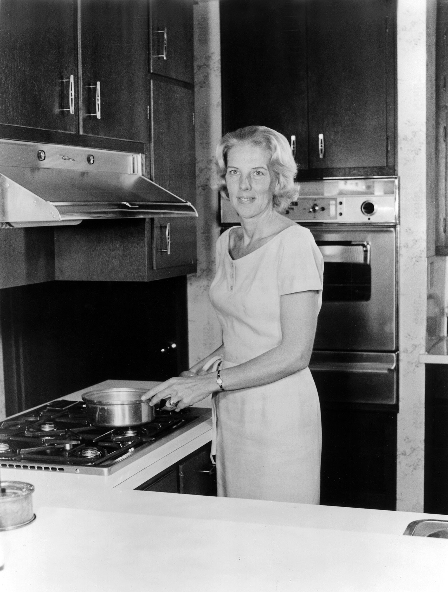 Jo Schirra at home in 1961. Credit: NASA via Retro Space Images.