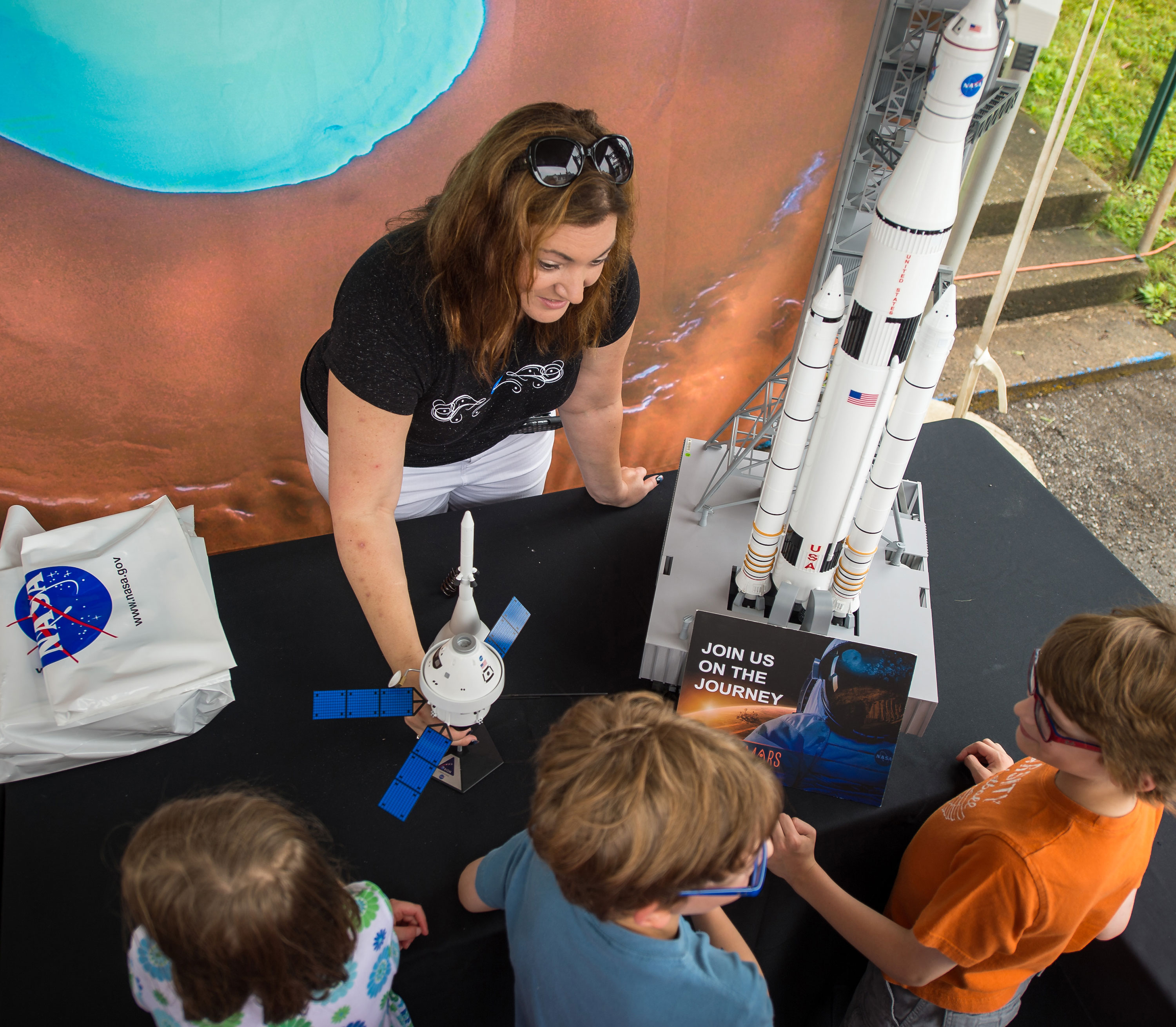 NASA Communications Manager for Exploration Systems Development Ashley Edwards talks with children about NASA's Journey to Mars during the Mars New Year's celebration. Credit: NASA/Bill Ingalls